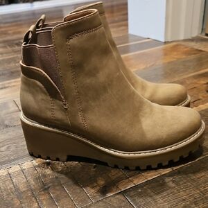 Dolce Vita Tan Ankle Lug Boots
